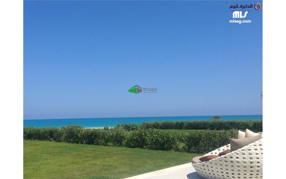 شاليه بملكه الساحل الشمالى على البحر 