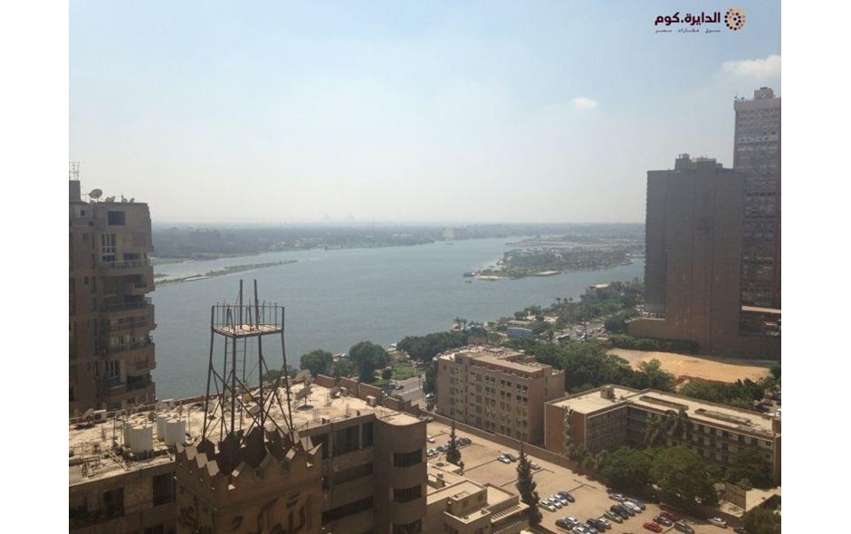 شقه للبيع تطل على النيل بالمعادي