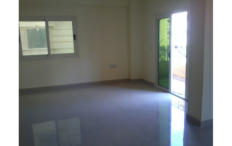 شقة للبيع بالتجمع الخامس غرب ارابيلا بسعر وهمي 600 الف فقط 