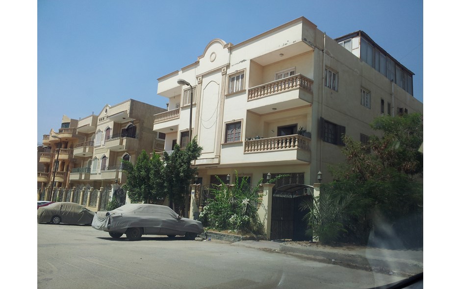 التجمع الخامس شقة 180 م سوبر لوكس بفيلا للبيع