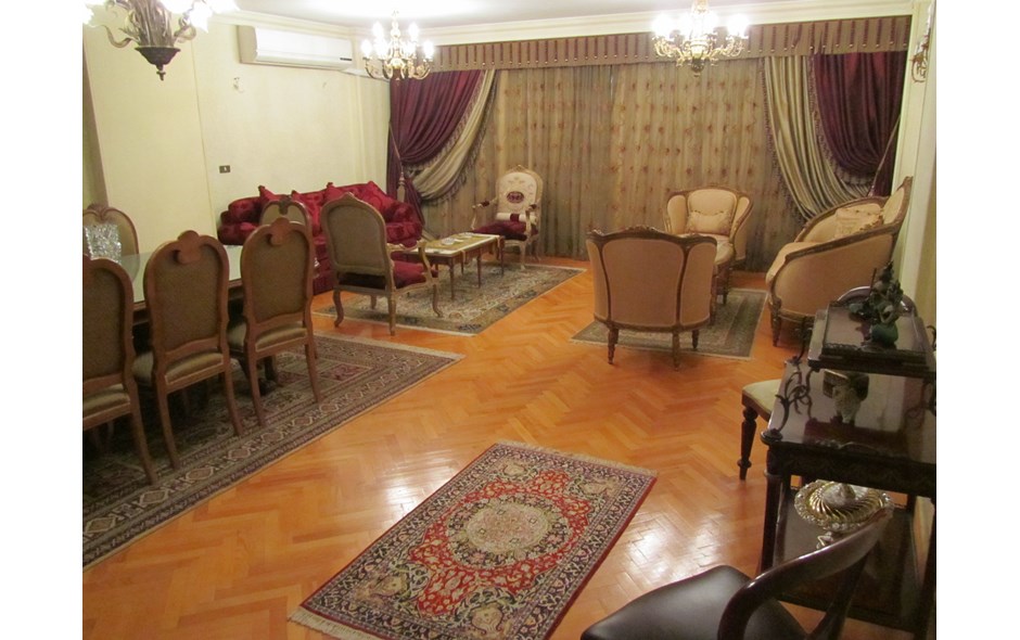 شقة متميزة بتقسيم اللاسلكى 210 م