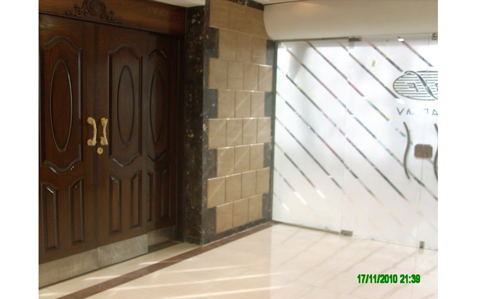 دور ارضي تجاري بالمهندسين مدخل خاص بالحديقة 213 م