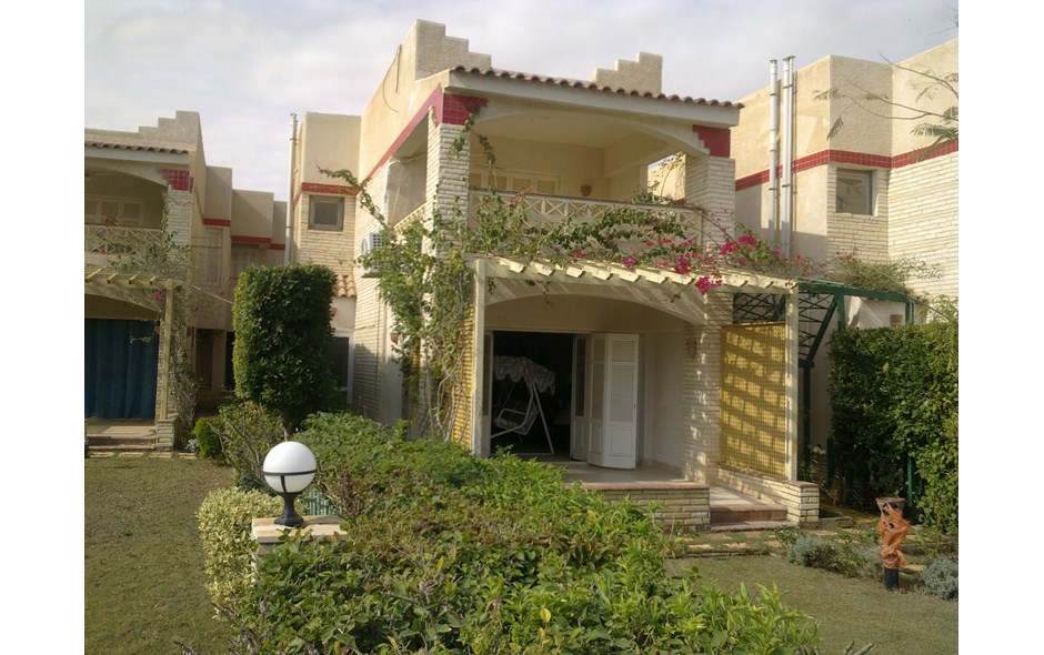 للبيع فيلا منفصله بمنطقة مارينا بقرية بتروبيتش  بالأثاث أو بدون