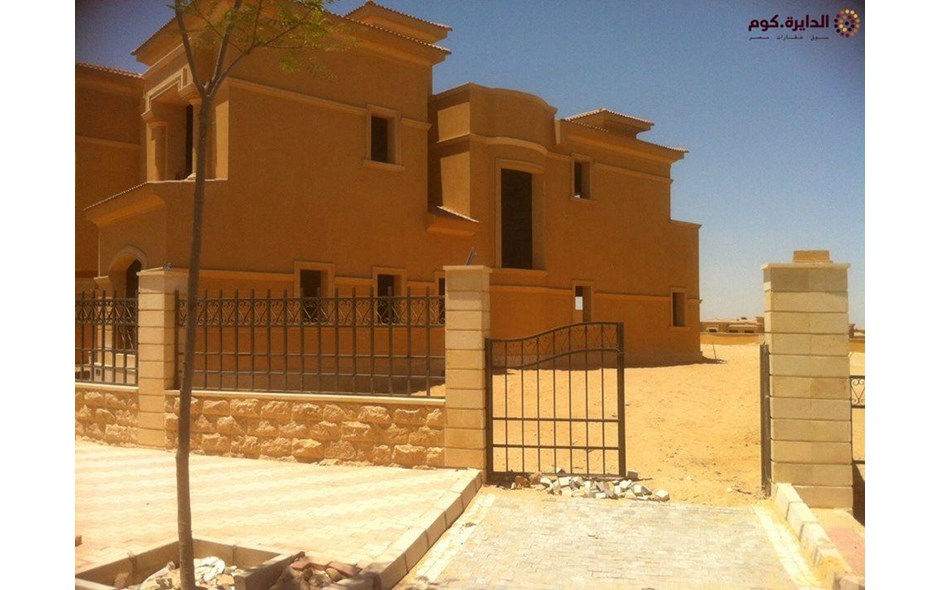 للبيع فيلا بكمباوند ( رويال ميدوز ) بالشيخ زايد والسعر خاص جدآآ