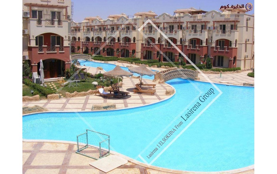 شاليه ارضي للبيع في السخنه علي حمام السباحه بالتقسيط المريح