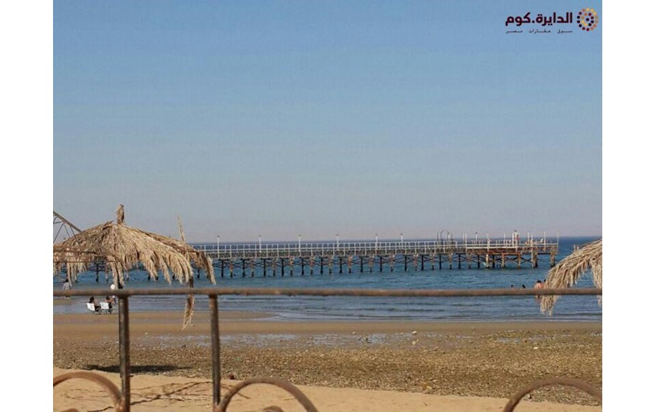 شاليه على البحر 100م عرض خاص بالتقسيط..على حمام السباحه..