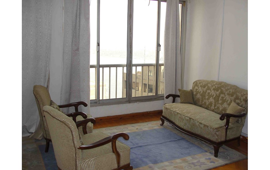 شقة في المعادي علي النيل موقع متميز 160 م