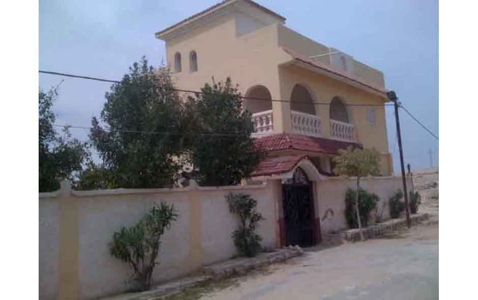 فرصة نادرة لهواة الرقي والهدوء فيلا فى الساحل للبيع 