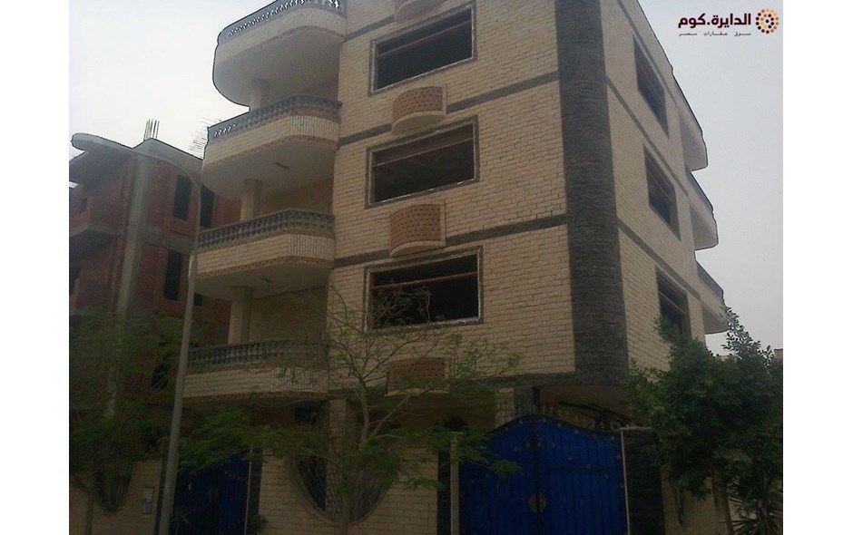 عمارة للبيع ب330م2 الحي الثاني بمنطقة راقية بالعبور