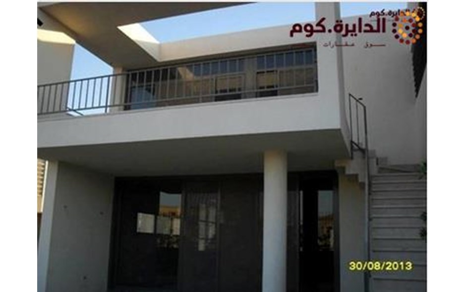 للبيع تاون هاوس بارقي موقع  اليجريا بيفرلي هيلز 