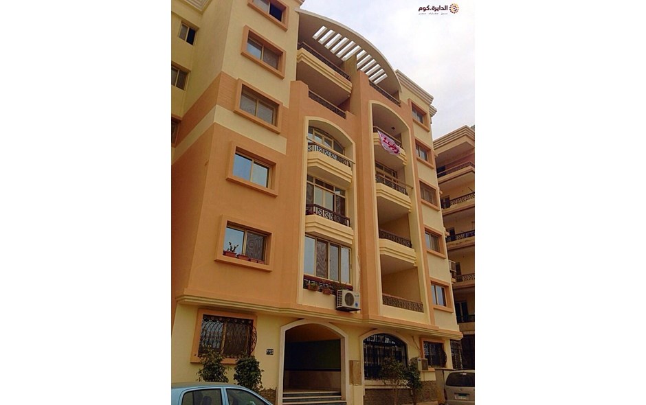 شقه للبيع 126 متر بكمبوند متكامل الخدمات بالمقطم من المالك مباشره 