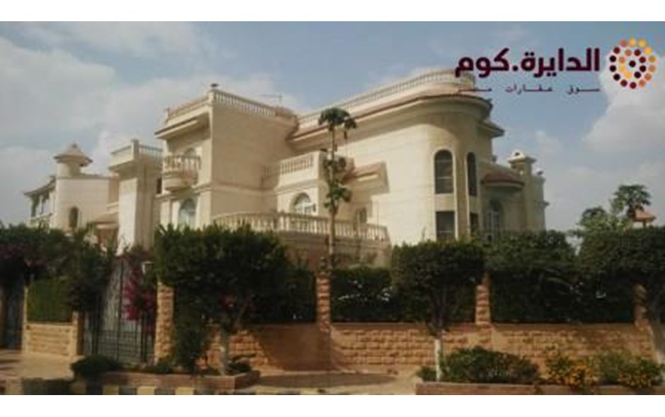 فيلا رائعة 850م+ حمام سباحة رائع بكمبوند النخيل بالشروق 